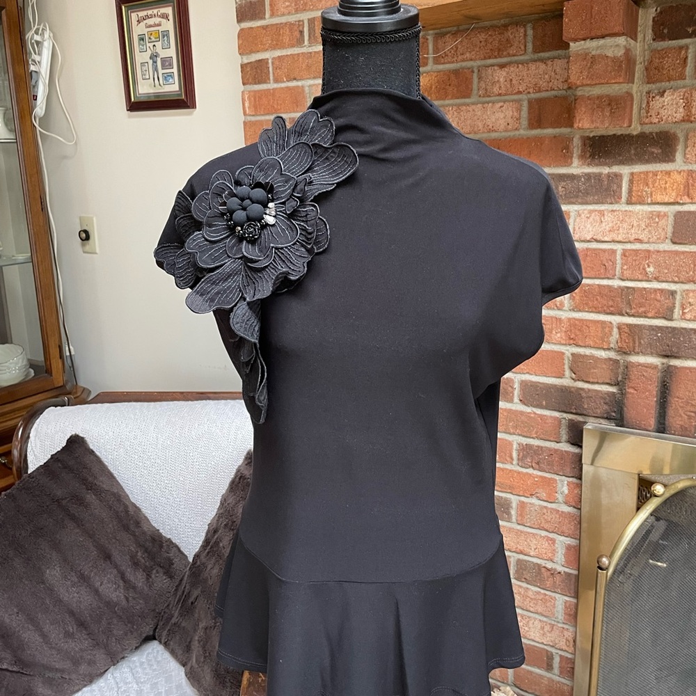 Frank Lyman floral solid cap sleeve blouse